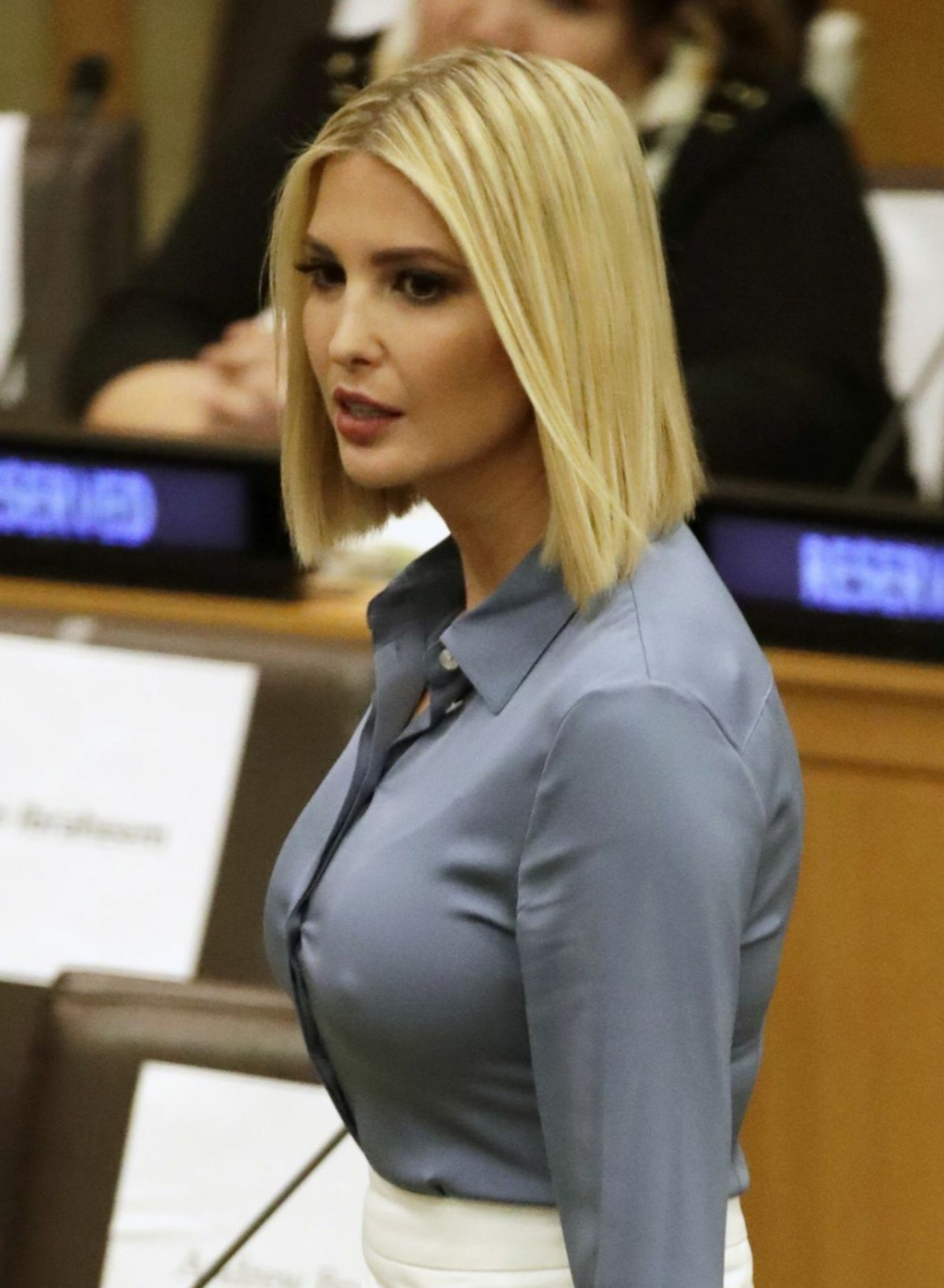 ivankatrump braless fngml 13