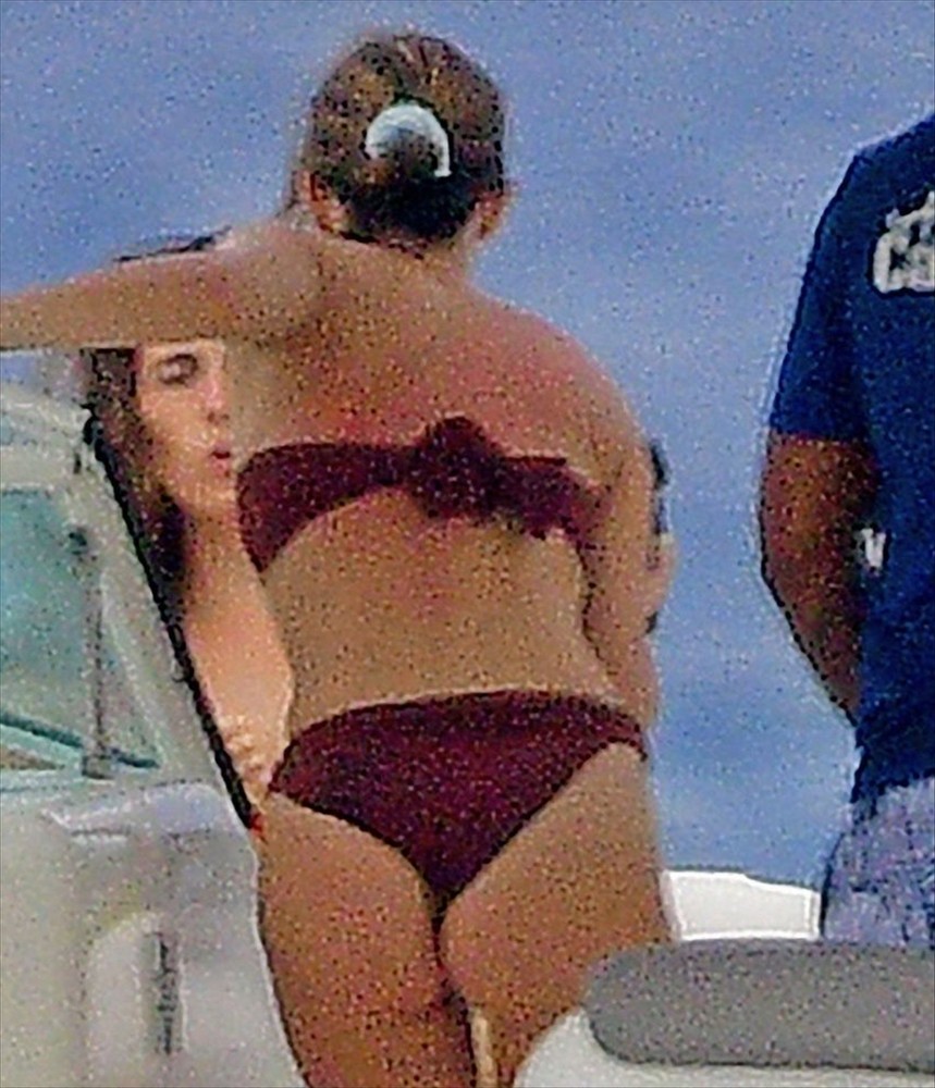 Emma Watson Nude Bubble Ass Wears Bikini 04