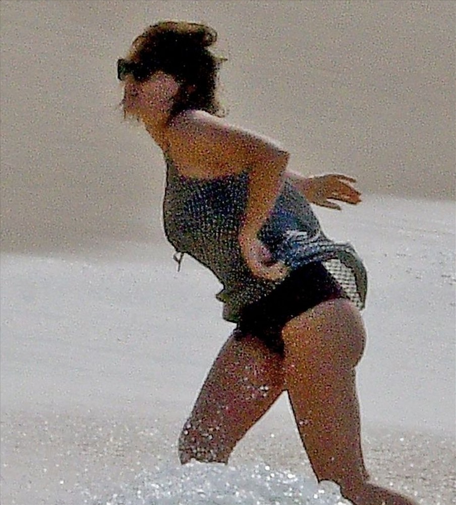 Emma Watson Wears Hot Bikini