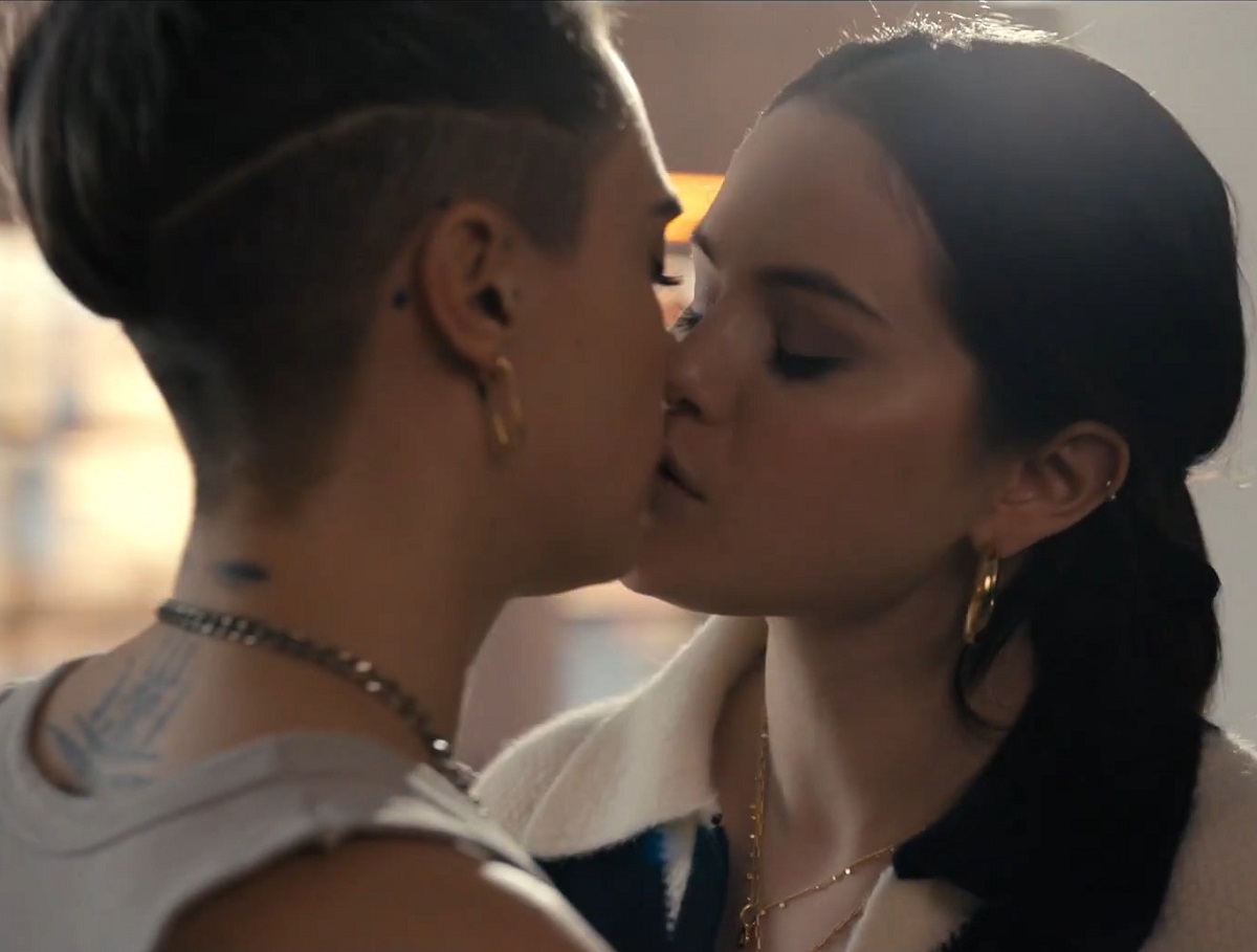 Selena Gomez And Cara Delevingne Hot Kiss Scene