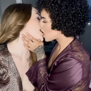 Rahaf Al Qunun Lesbian Kiss Porn 26