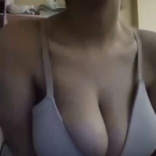 رقص مصرية ممحونة بزازها كبيرة