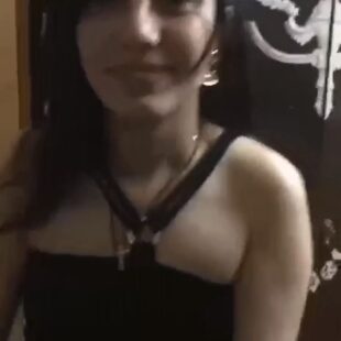ميمي المسيحية تقلع هدومها